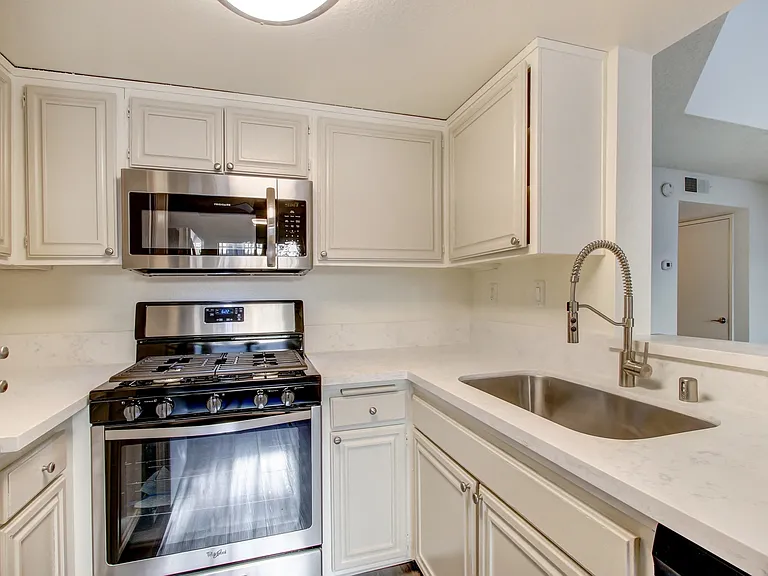 11325 Morrison St — Photo 81