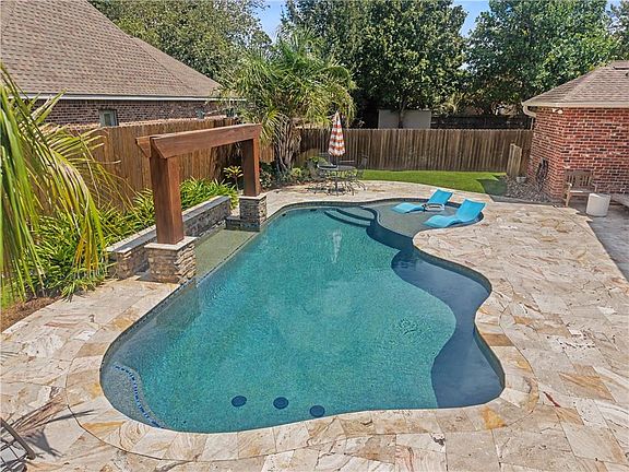5th image of 155 Butternut Ln