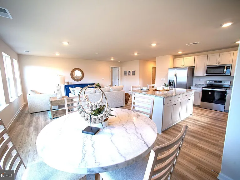 535 Hall Dr — Photo 9
