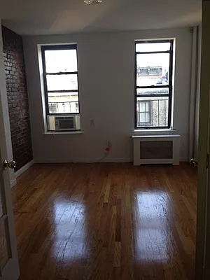 Rented by Kings Court Real Estate | media 27