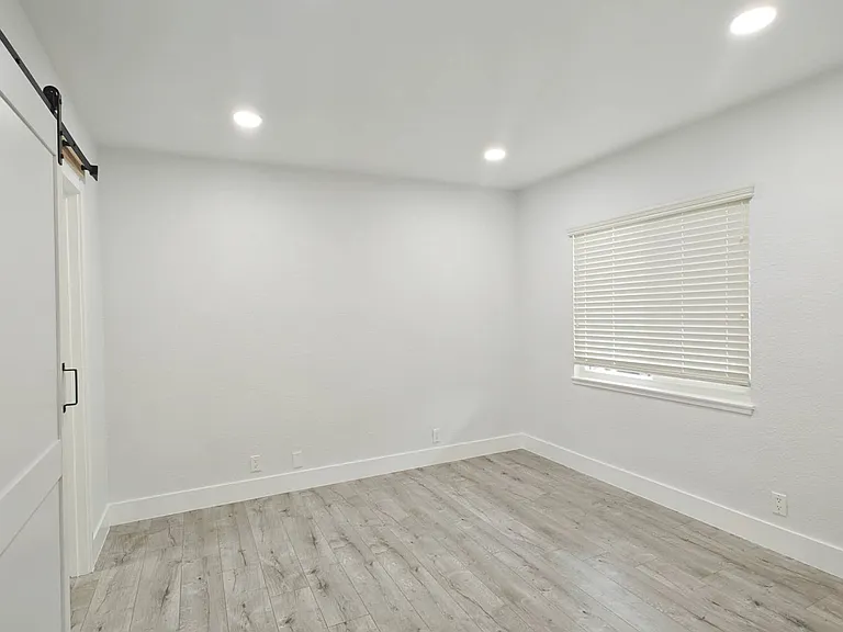 1626 Riverside Dr — Photo 18
