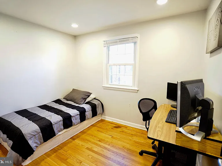 4218 University Dr — Photo 15