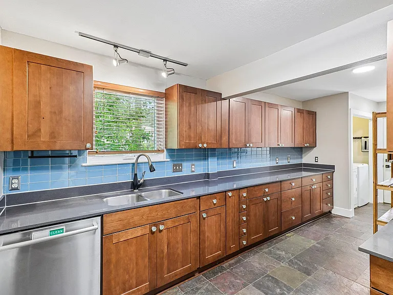 4315 Bellvue Ave — Photo 11