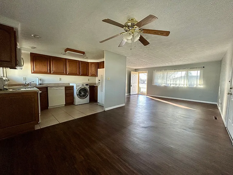 3928 Elmira Dr — Photo 6