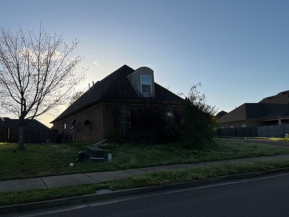 3rd image of 3401 Champion Hills Dr