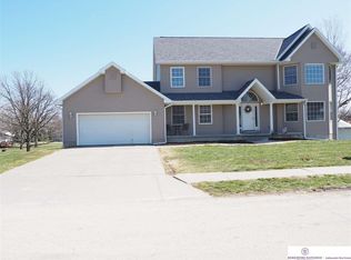 207 N 12th St, Fort Calhoun, NE 68023
