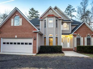 712 Lakeview Pkwy, Locust Grove, VA 22508