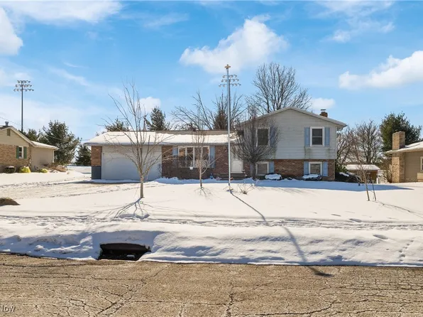 2040 Walsh St, Louisville, OH 44641