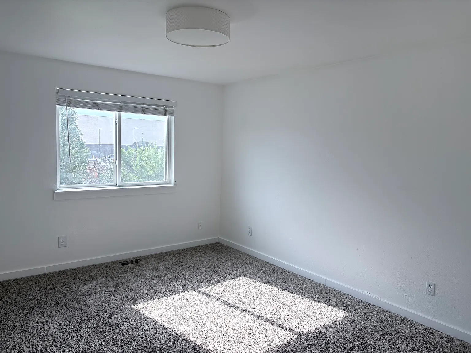 2 bed, 1.5 bath, 1200 sqft, $2,200 — Photo 3