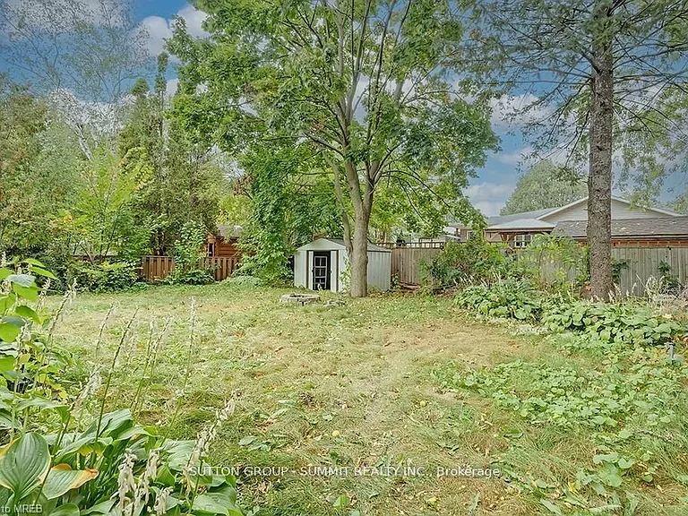 16 Upper Canada Dr #UPPER — Photo 37