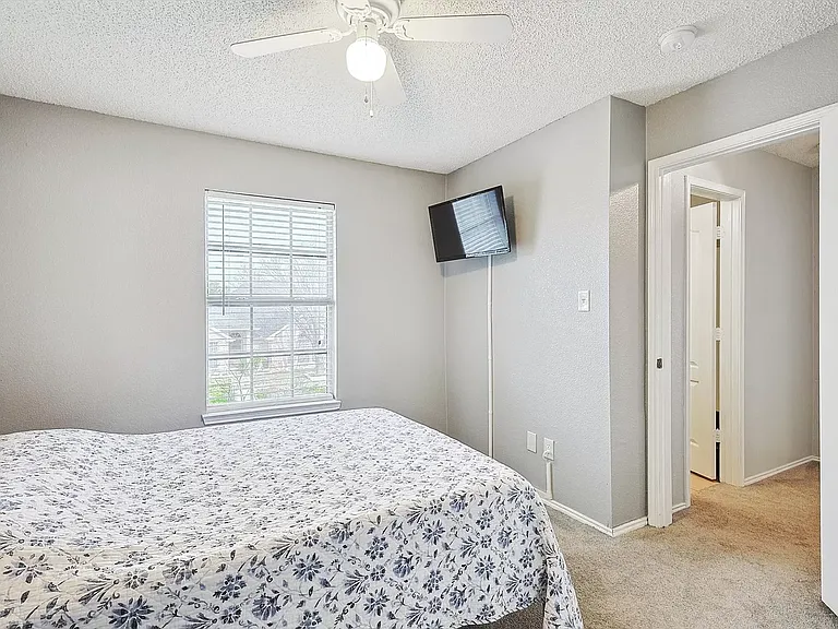 3rd Bedroom- fan/light, plus TV hookup