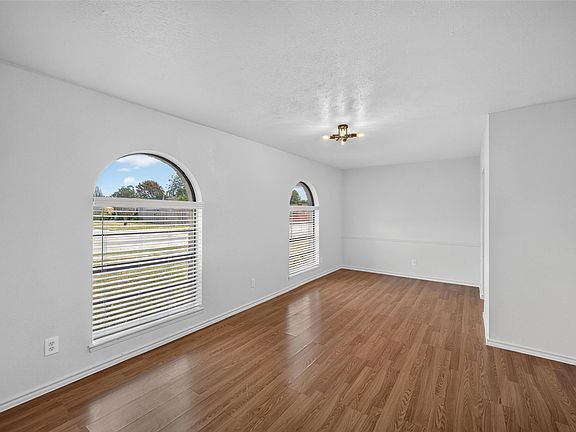 5th image of 3205 Galaxie Rd