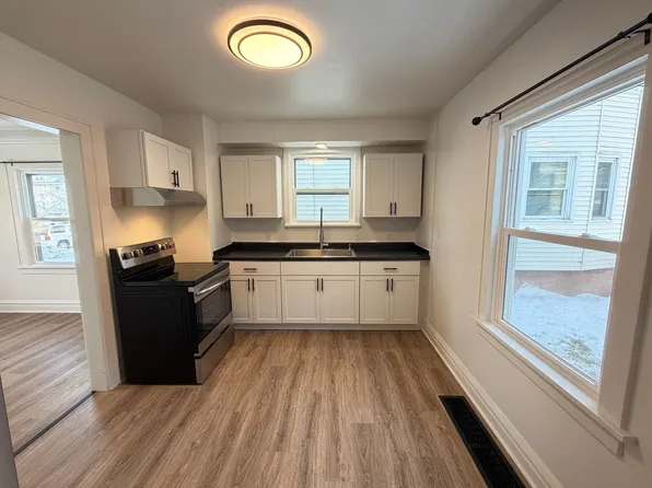 Remodeled 2 Bedroom - Available 08/07/2026, 1301 Hammond Ave, Superior, WI 54880