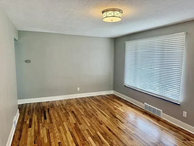 2 bed, 900 sqft, $1,995 — Photo 3