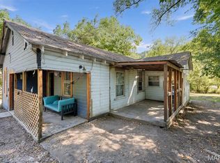 1150 South Rd, Ellington, MO 63638