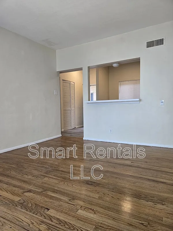 1 bed, 1.0 bath, 800 sqft, $799 — Photo 1