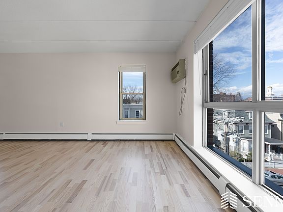 SAMPLE 2B2B MASTER BEDROOM UNIT 45 ( ALL 2B2B UNITS SIMILAR LAYOUT AND CONDITIONS )