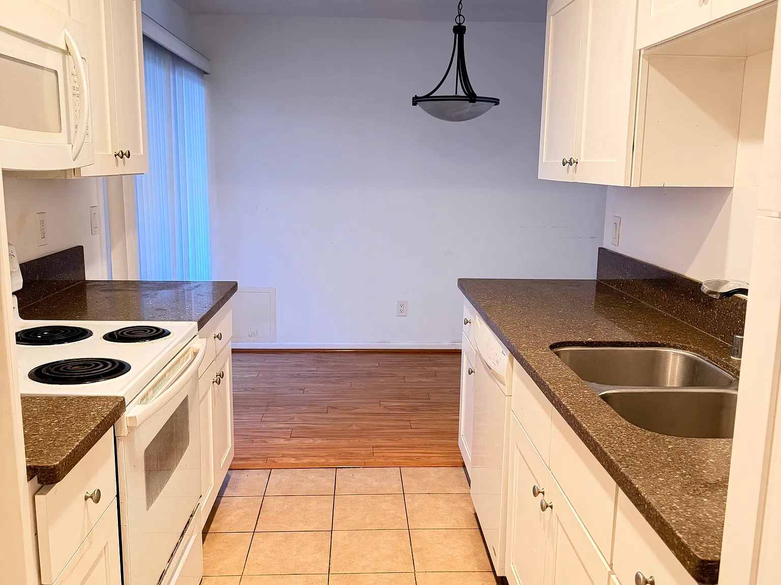 2 bed, 1200 sqft, $3,390 — Photo 4