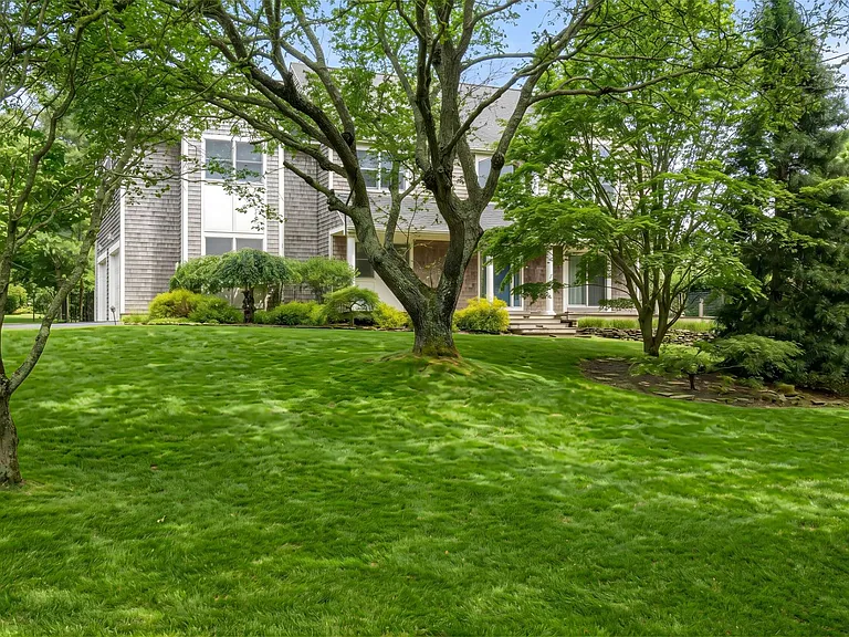 105 McGregor Dr — Photo 2