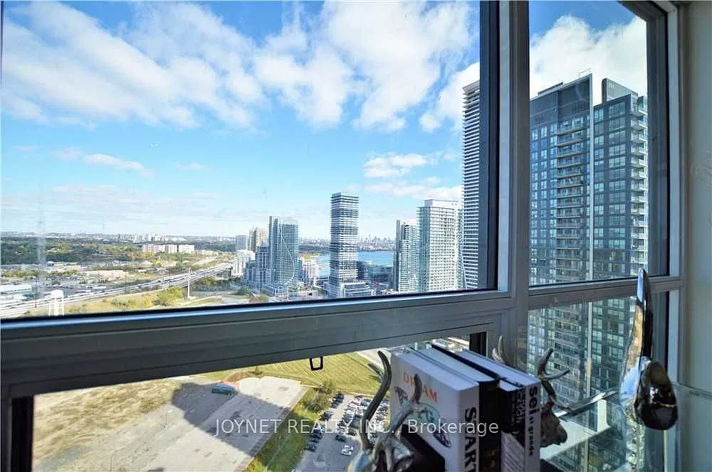 2220 Lake Shore Blvd W — Photo 1