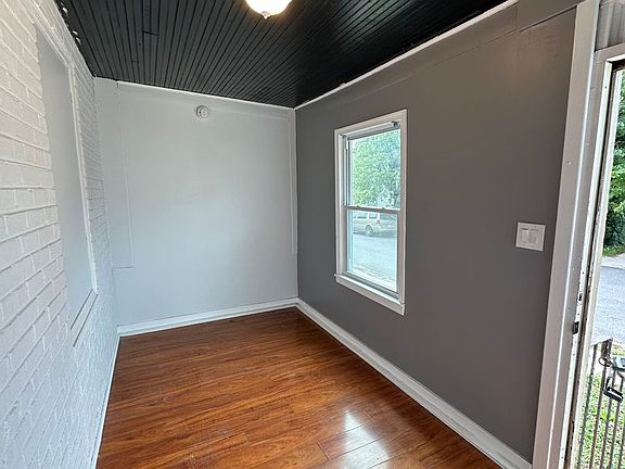 2nd image of 809 Greenhill Rd