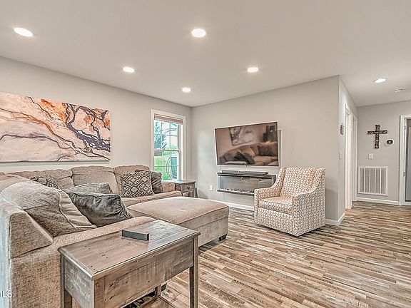 5th image of 1735 Southside Rd