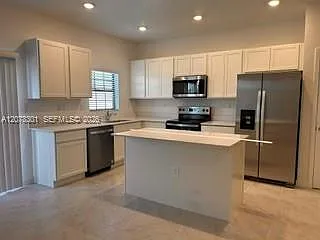 3 bed, 2.5 bath, 1381 sqft, $2,700 — Photo 4
