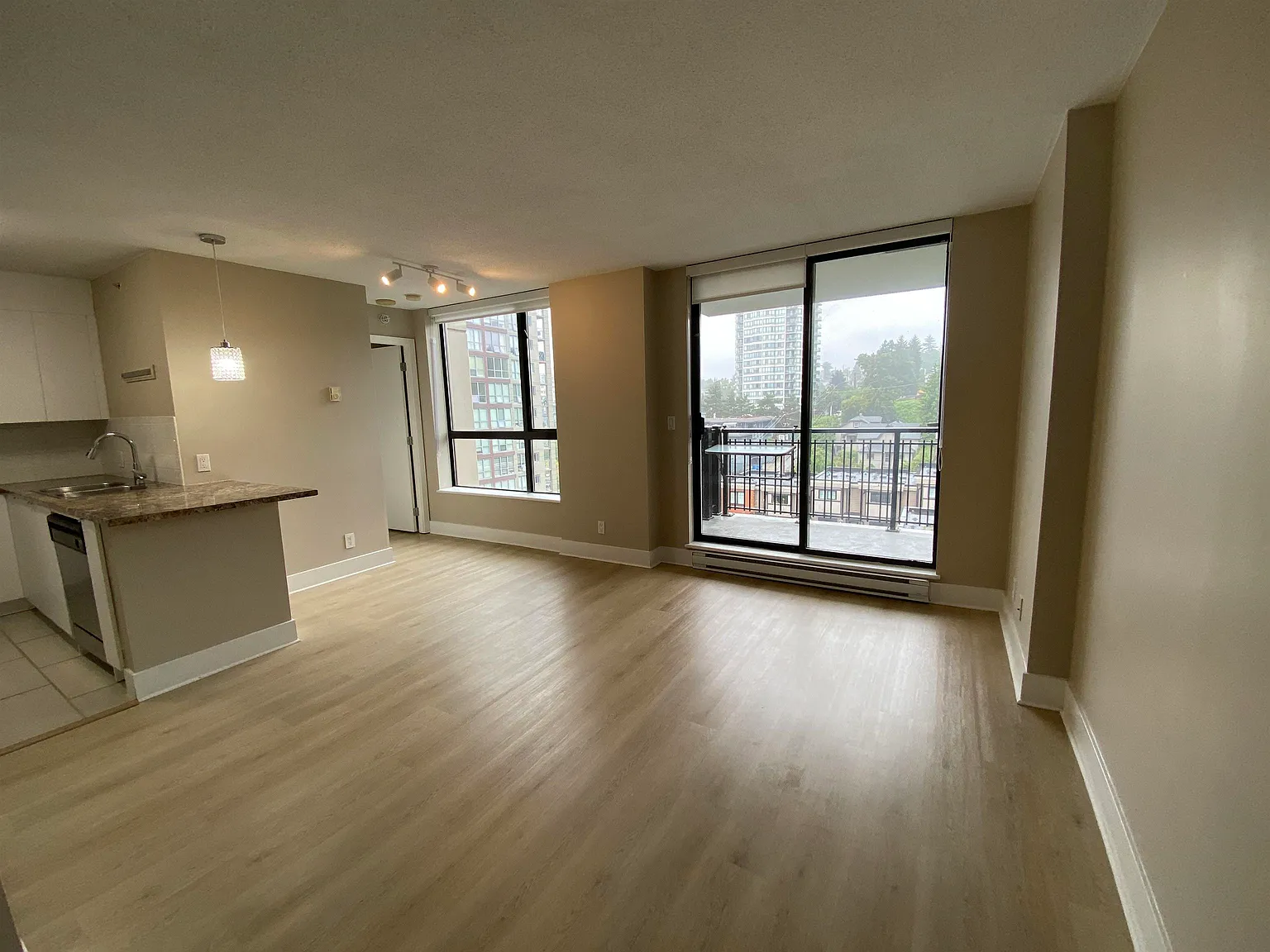 1 bed, 541 sqft, $2,100 — Photo 3