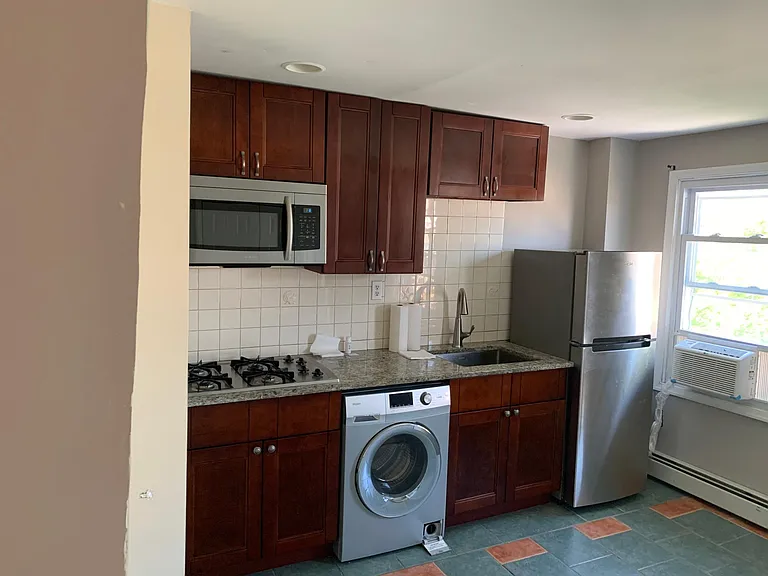 382 1st St #3 — Photo 2