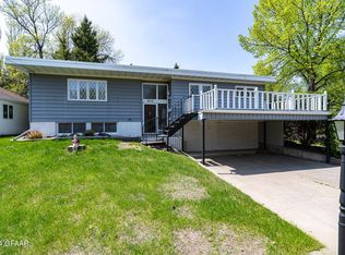 923 N 25th St, Grand Forks, ND 58203