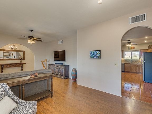4th image of 6701 N Broom Tail Dr