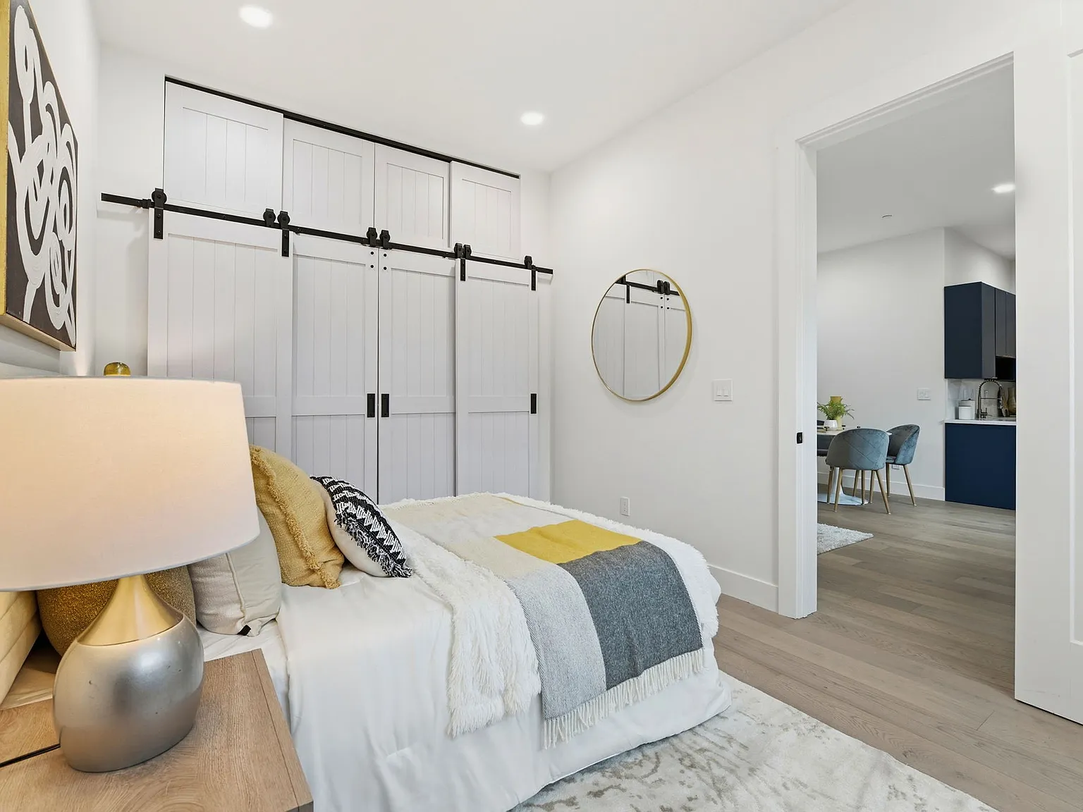 2 bed, 750 sqft, $5,495 — Photo 3
