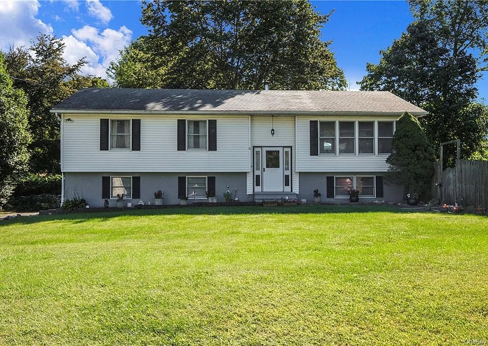 1st image of 6 Tamarack Dr
