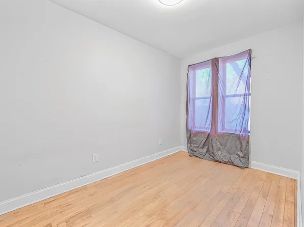 2243 Bathgate Avenue image 14 of 24