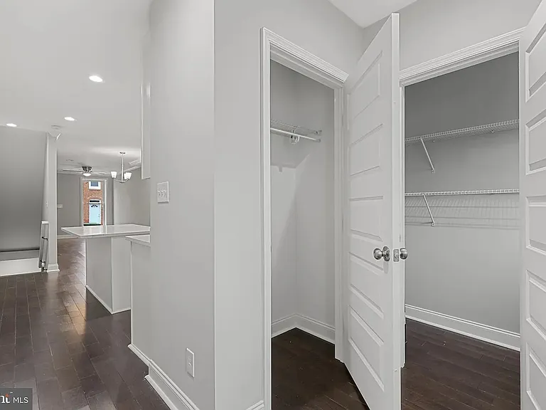 42 E Heath St — Photo 14