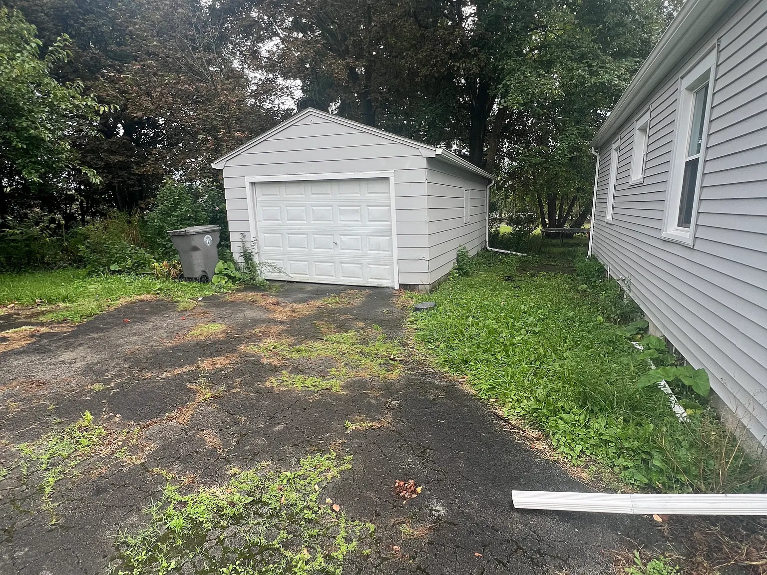 3 bed, 1600 sqft, $1,300 — Photo 3