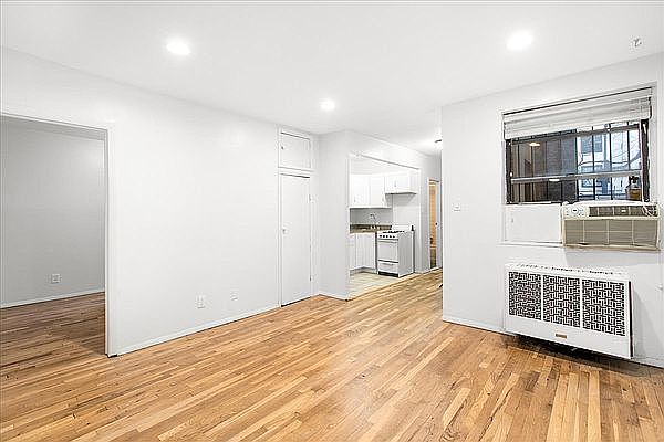 1st image of 546 E 11th St APT 1B