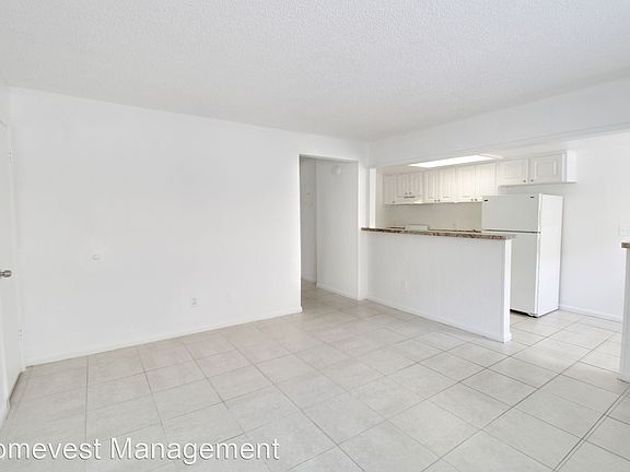 5th image of 2615 E Central Blvd Unit 13
