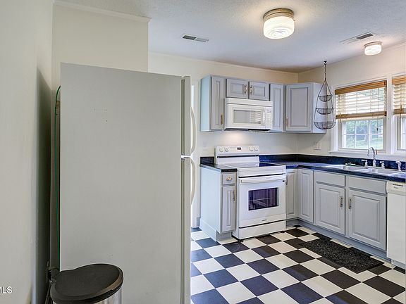 5th image of 123 Park Ct