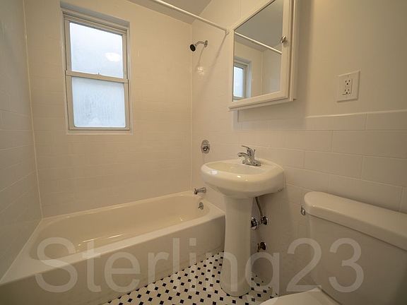 5th image of 3015 49th St APT 1S