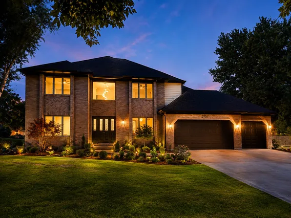 2726 Seiler Dr, Naperville, IL 60565