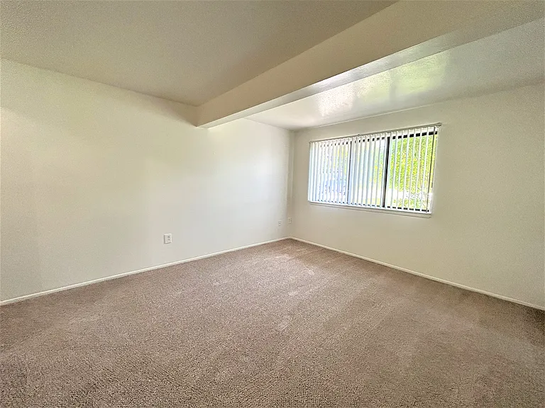 Windsor Place Apartments — Photo 30