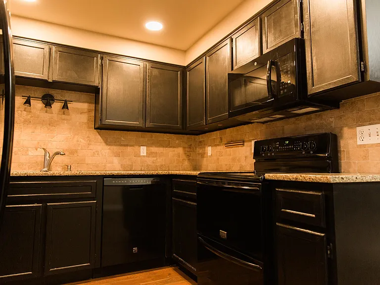 255 N Locust St — Photo 7