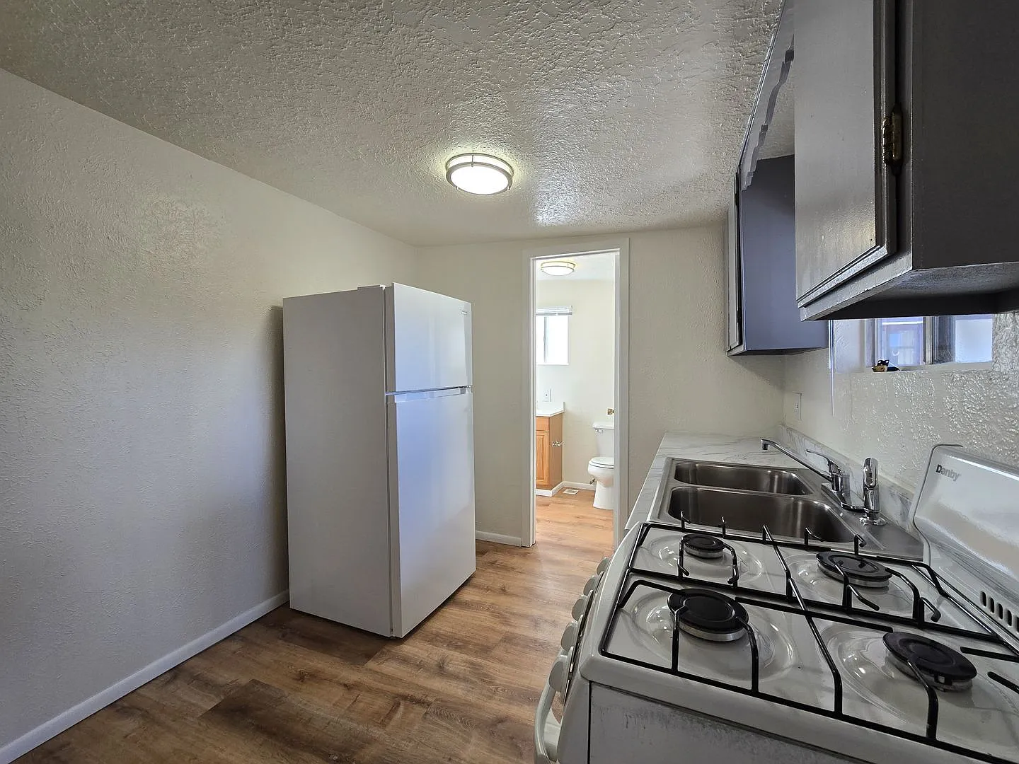 735 Columbia St. — Photo 4