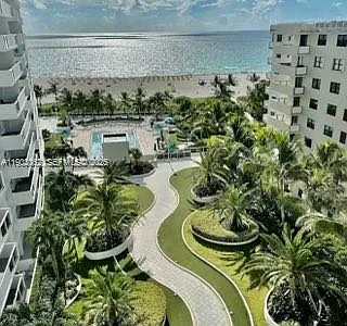 The Decoplage Condo — Photo 4