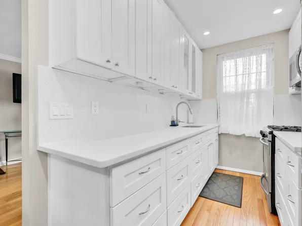 70-47 Park Drive East image 12 of 20