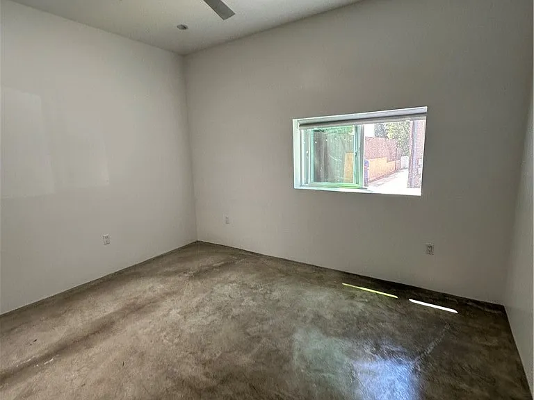 1046 S Hudson Ave — Photo 3