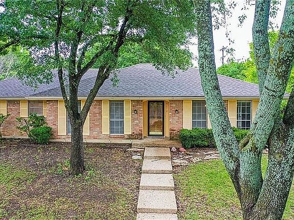 4th image of 8272 Shadow Wood Dr