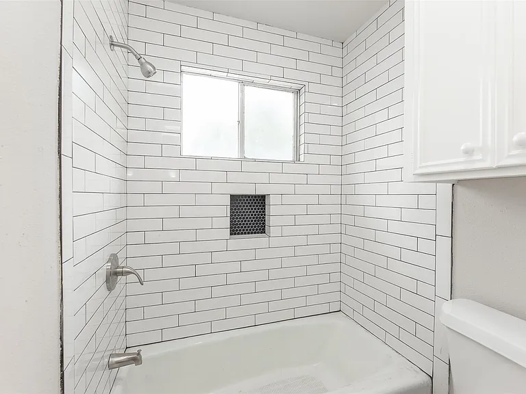 21402 Park Royale Dr — Photo 21