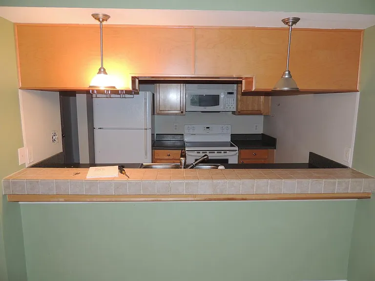 117 N Mercury Ave — Photo 8